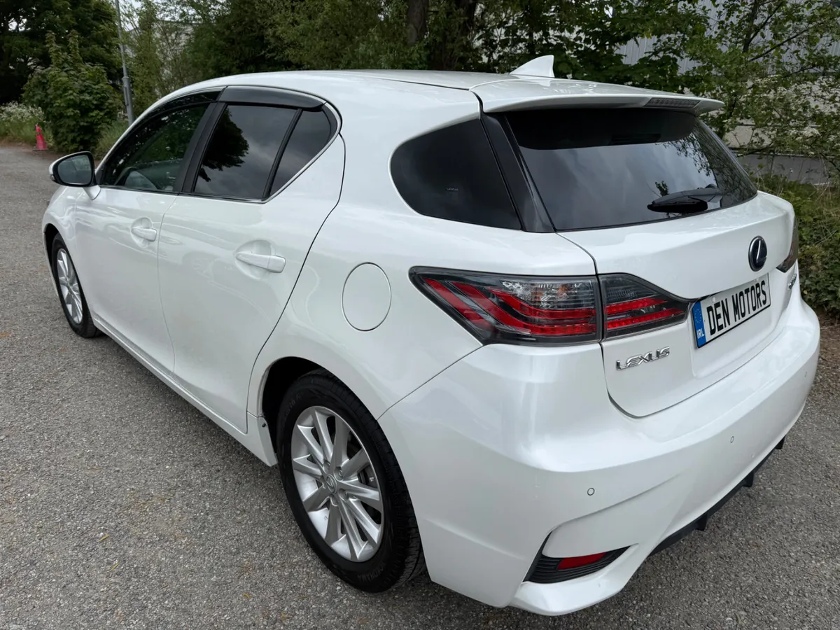 Lexus CT200H - Image 4