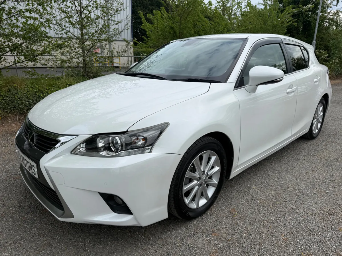 Lexus CT200H - Image 2