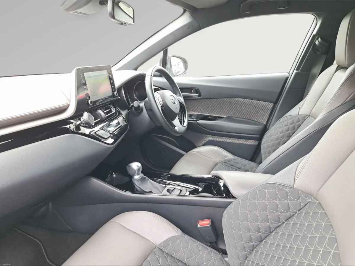Toyota C-HR 1.8 HYBRID SOL - Image 3