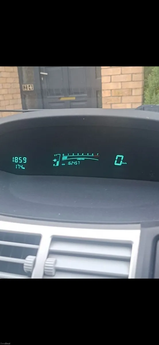 Toyota Yaris 2009 - Image 2