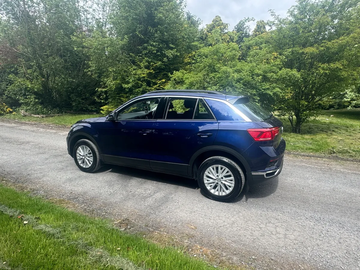 19 Volkswagen T-Roc 2.0TDI AUTOMATIC - Image 3