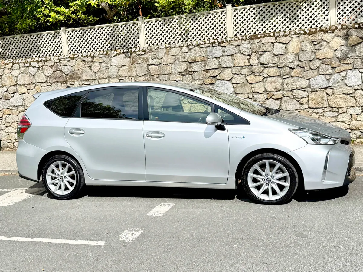 Toyota Prius 2018!!! HYBRID!! 7 SEATER!!!! - Image 3
