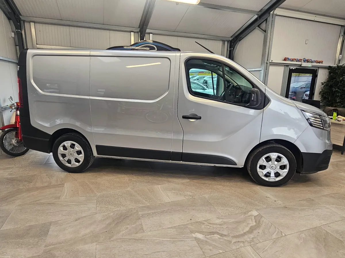 23 RENAULT TRAFIC SL28 2.0 DIESEL - Image 2