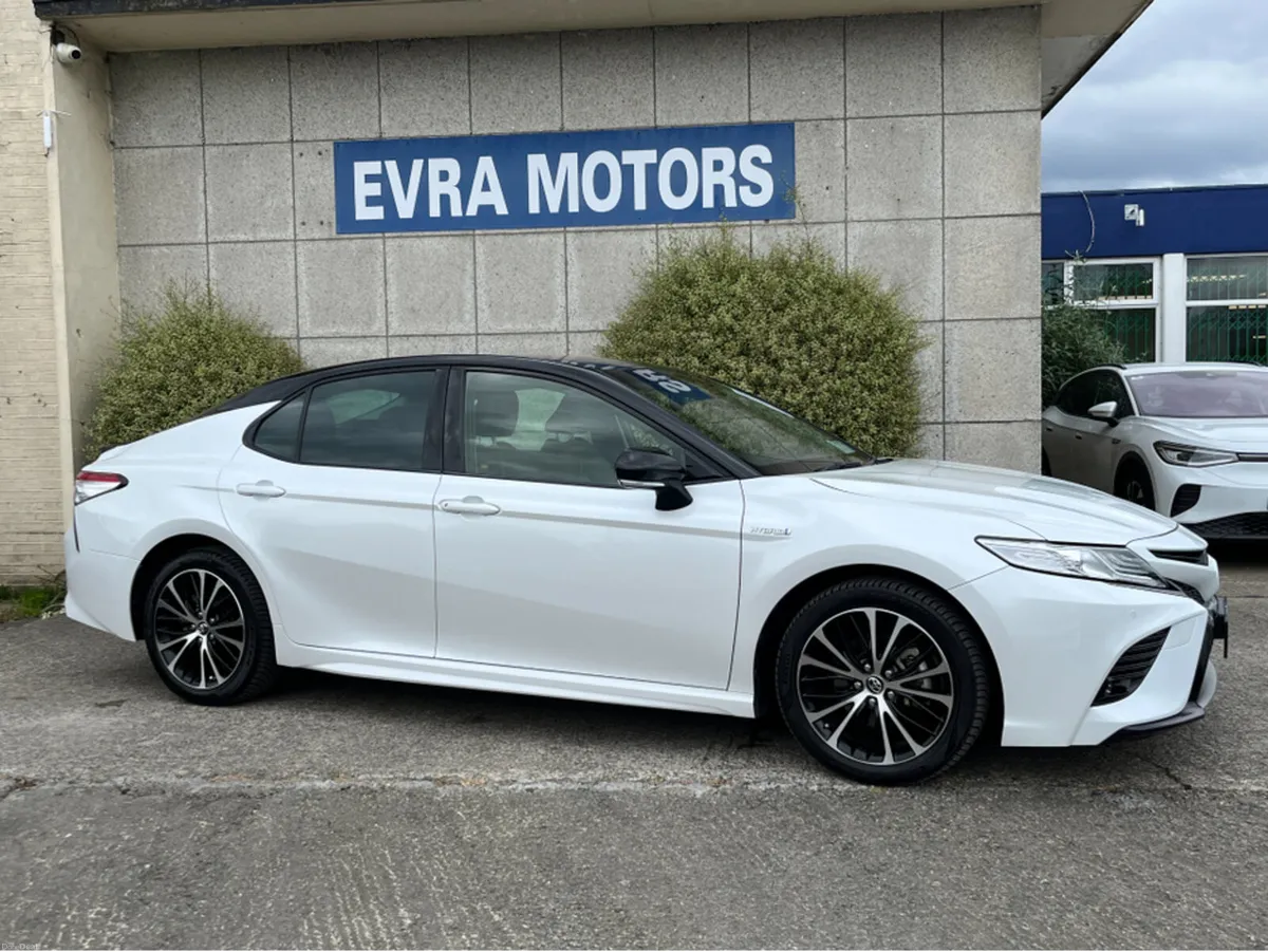 Toyota Camry WS AUTOMATIC HYBRID 2.5 PETROL //HEAD - Image 2