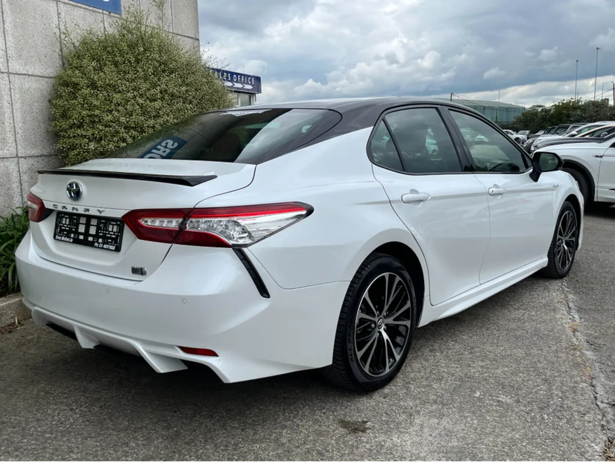Toyota Camry WS AUTOMATIC HYBRID 2.5 PETROL //HEAD - Image 4