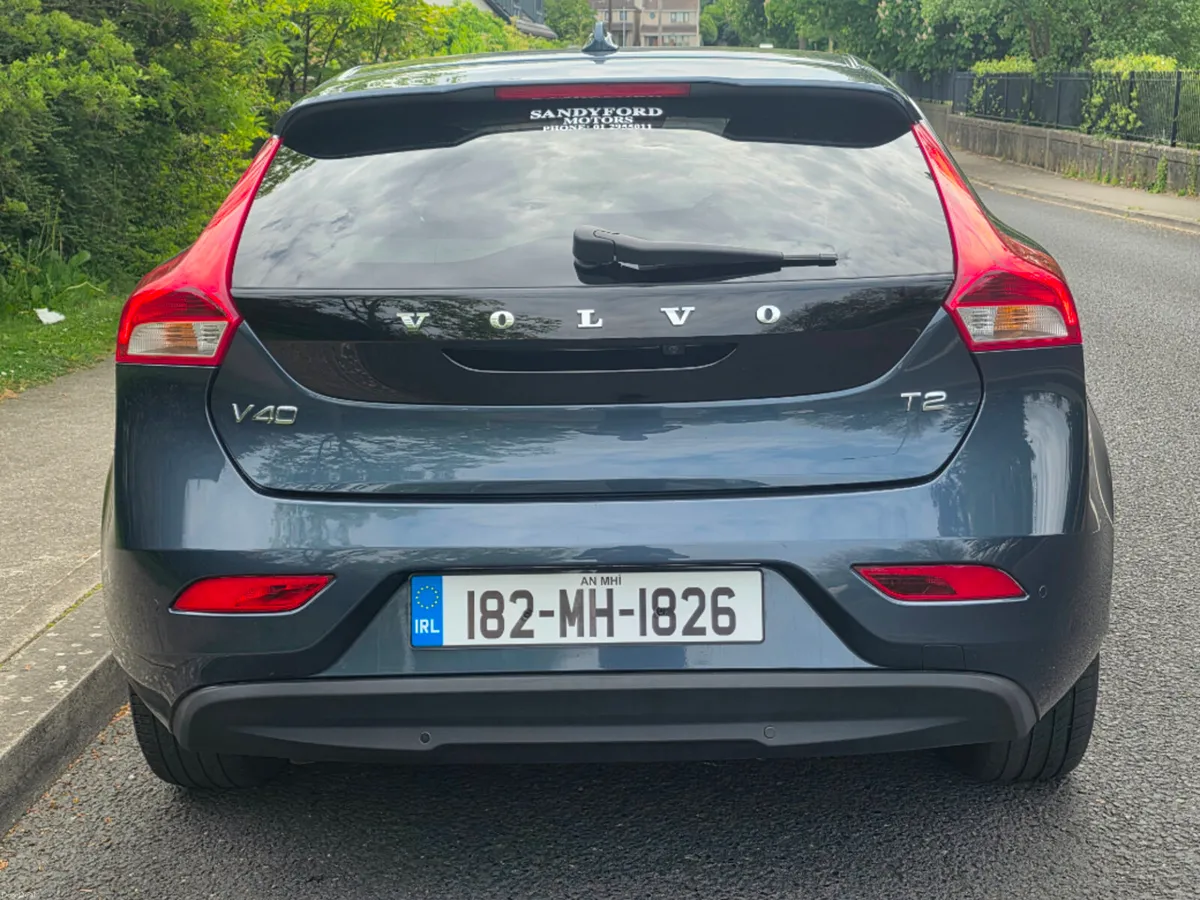 Volvo V40 2.0 T2 Momentum NAV+ 122BHP 5DR - Image 4