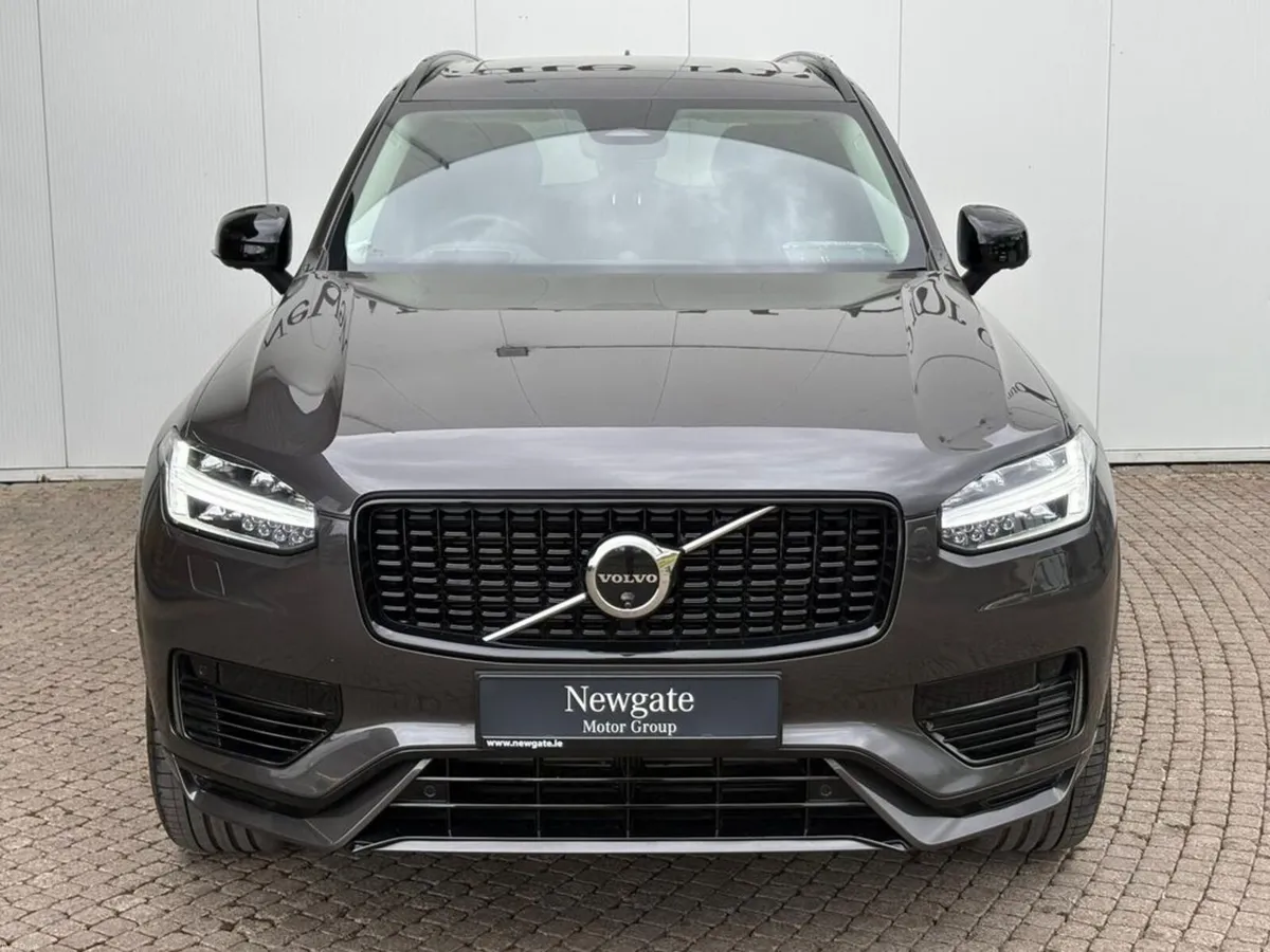 Volvo XC90 2.0 T8 Ultimate Dark - Image 2