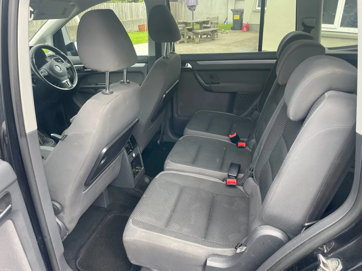 Volkswagen Touran 2011 - Image 4