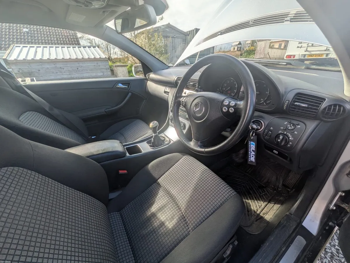 Mercedes-Benz C-Class 2008 - Image 4
