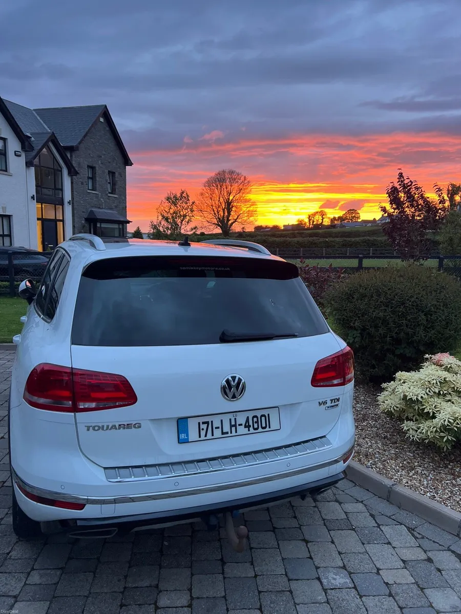 2017 Volkswagen Touareg 3.0 TDI | Panoramic Roof - Image 2