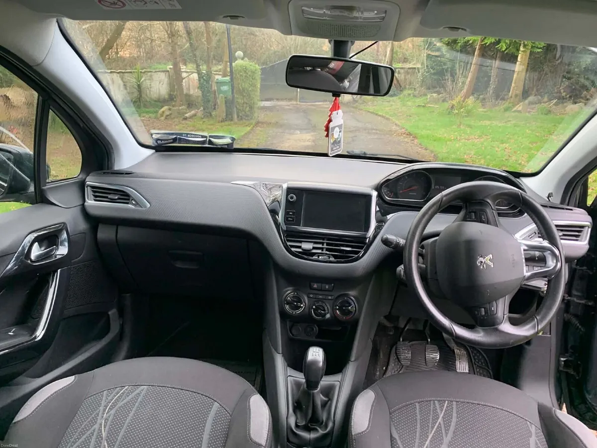 Peugeot 208 2015 - Image 4