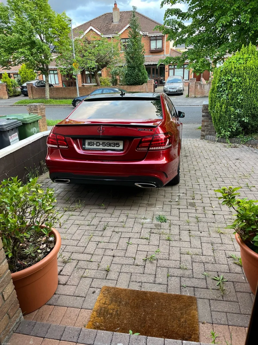 Mercedes e220 amg night edition 161 - Image 2
