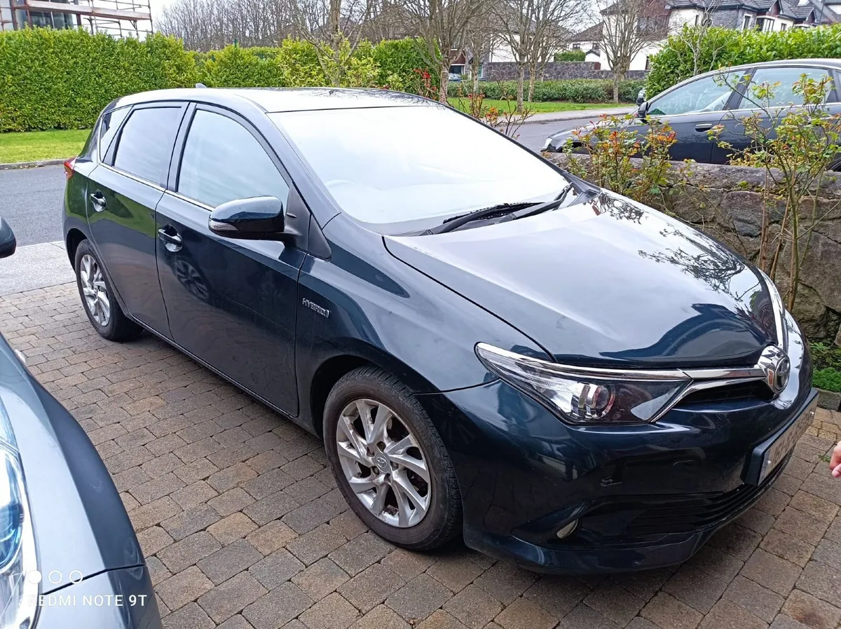 Toyota Auris 2016 - Image 2