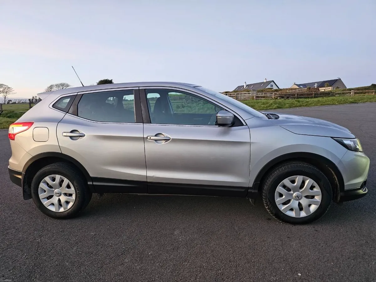 Nissan Qashqai Automatic - Image 4