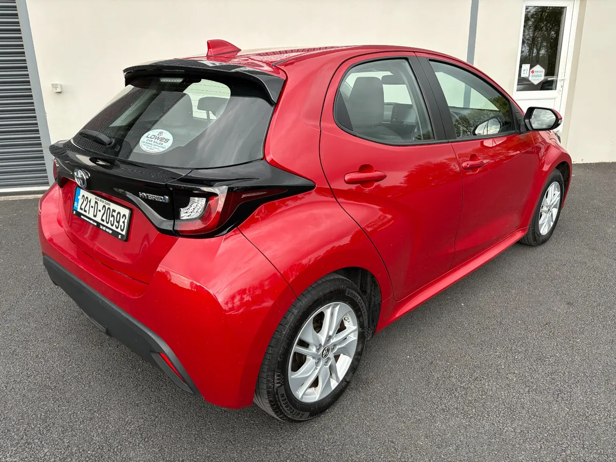 221 Toyota Yaris 1.5 Hybrid Luna Auto - Image 4