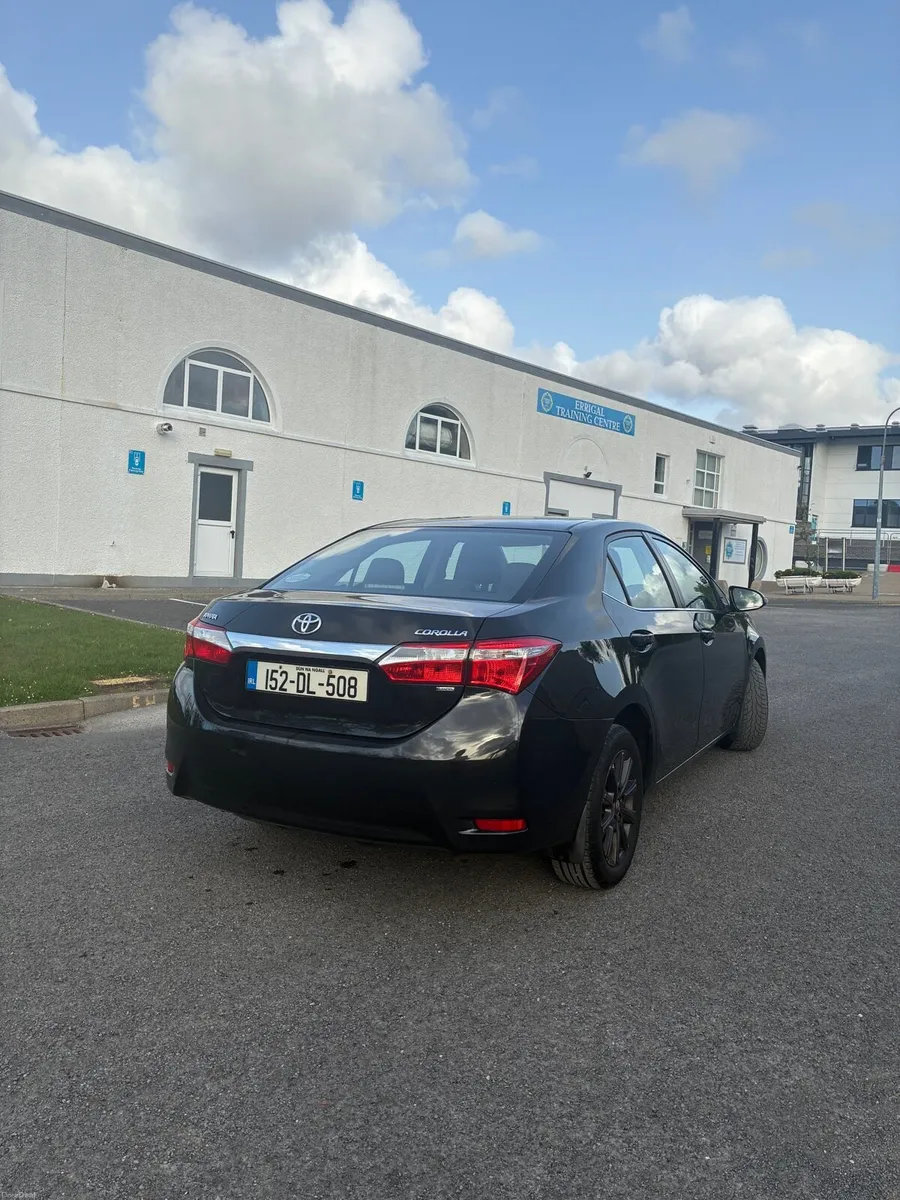 Toyota Corolla 1.4D Saloon - Image 2