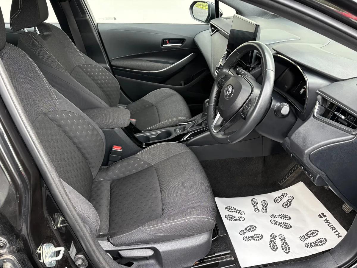 241 Toyota Corolla 1.8 Hybrid Luna Auto - Image 5