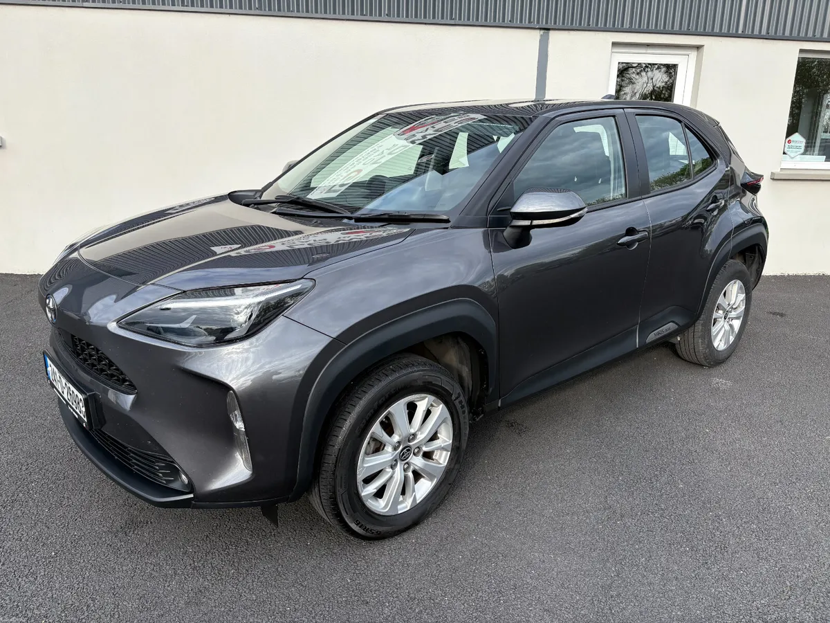 241 Toyota Yaris Cross 1.5 Hybrid Luna Auto - Image 2