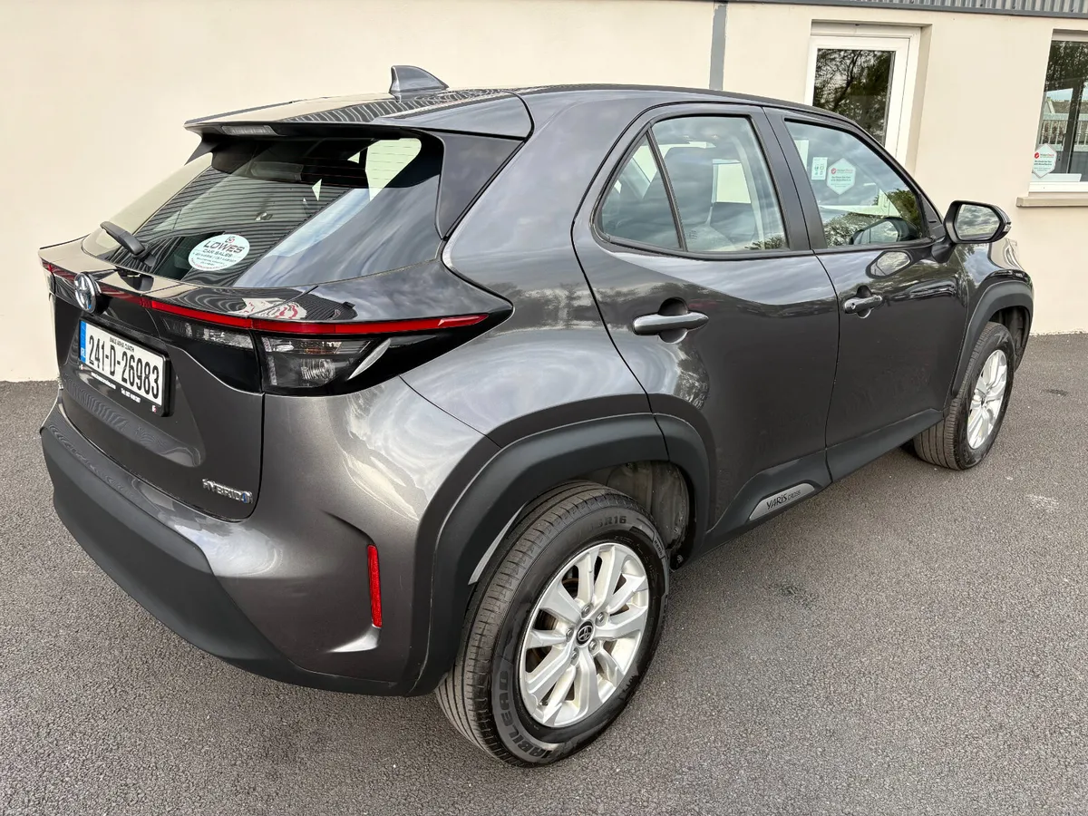 241 Toyota Yaris Cross 1.5 Hybrid Luna Auto - Image 4