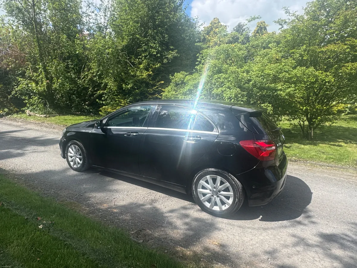 17 Mercedes-Benz A-Class 1.6 AUTOMATIC - Image 3
