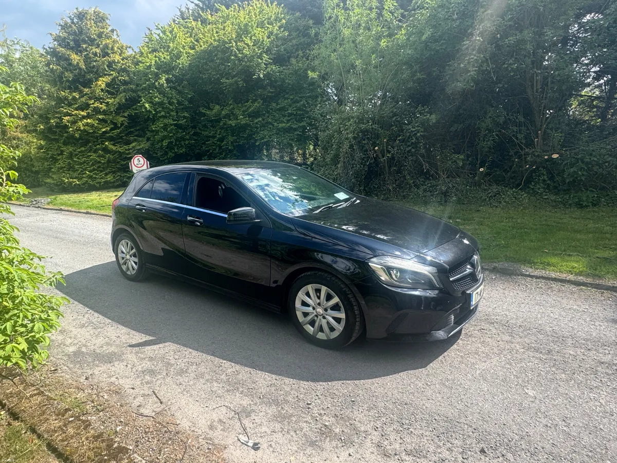 17 Mercedes-Benz A-Class 1.6 AUTOMATIC - Image 1