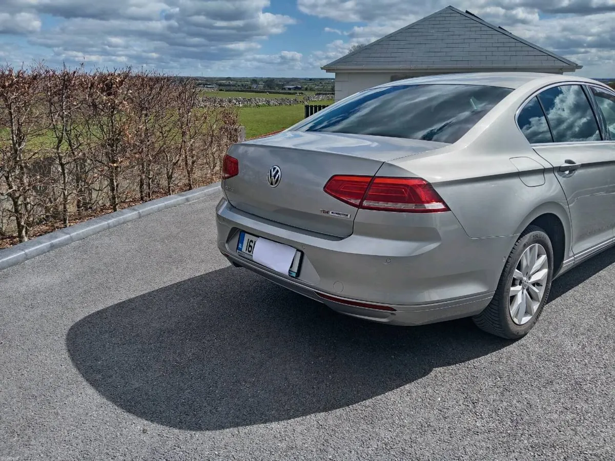 Volkswagen Passat - Image 2