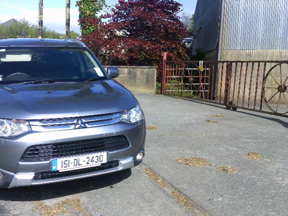 Mitsubishi Outlander 2015 - Image 2