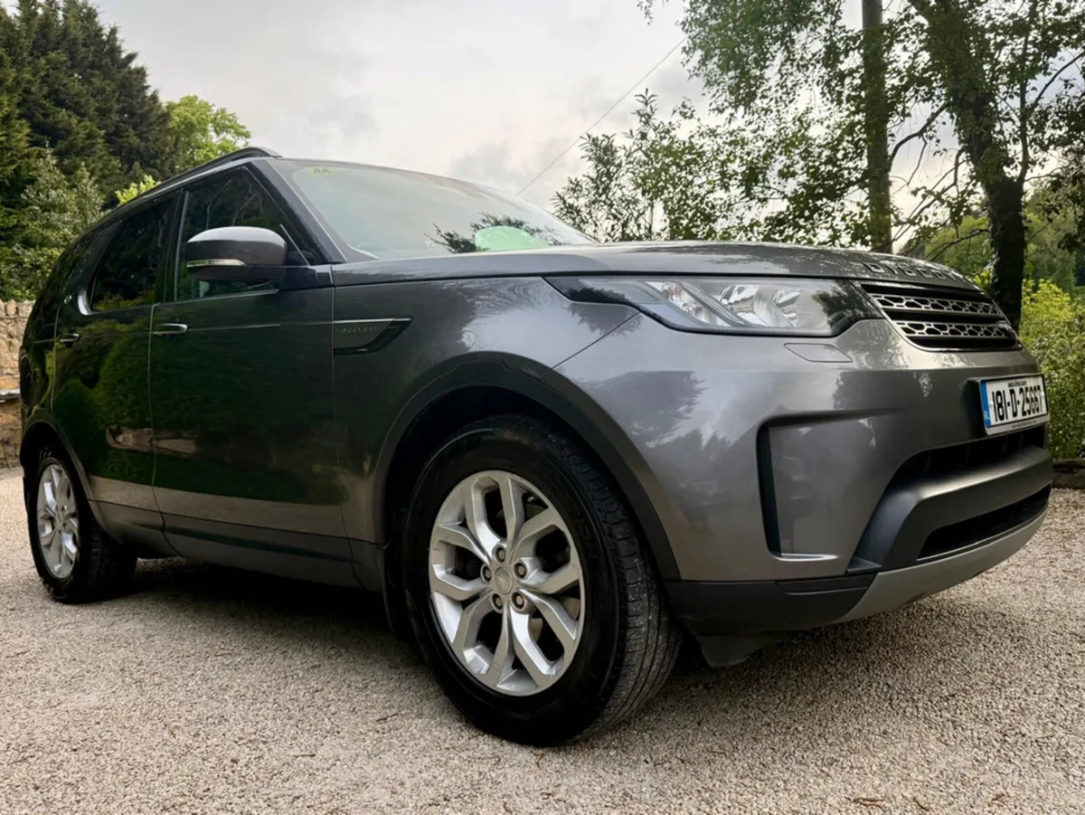Land Rover Discovery 7 Seat 2.0 TD4 SE *Panoramic - Image 2