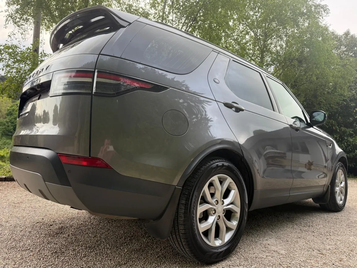 Land Rover Discovery 7 Seat 2.0 TD4 SE *Panoramic - Image 5