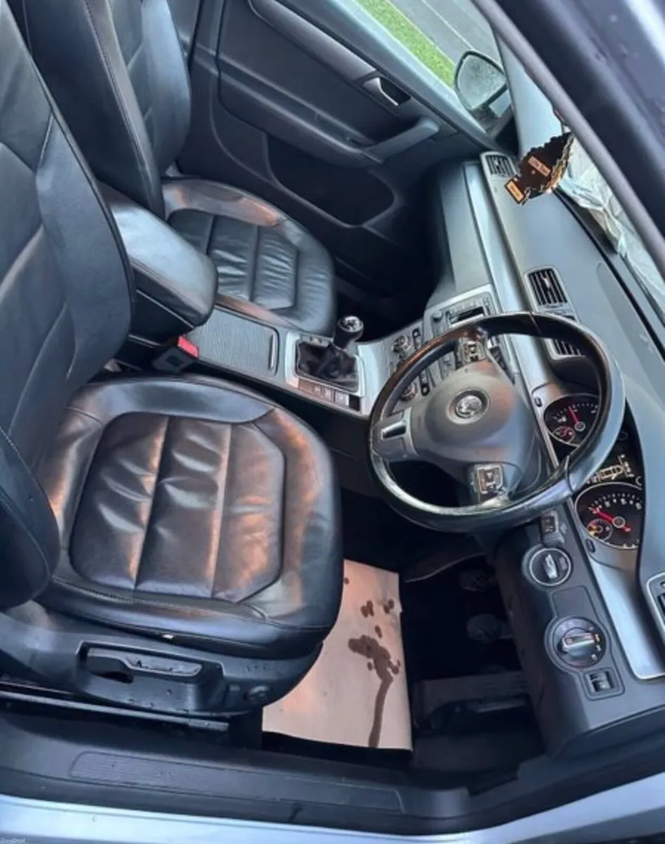 Volkswagen Passat - Image 3