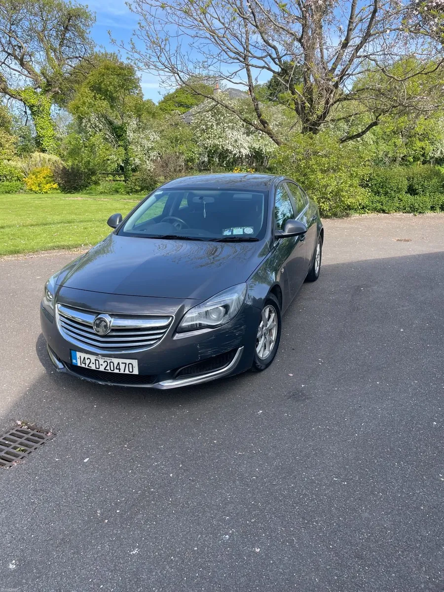 2014 Grey Vauxhall Insignia Hatchback - Image 2