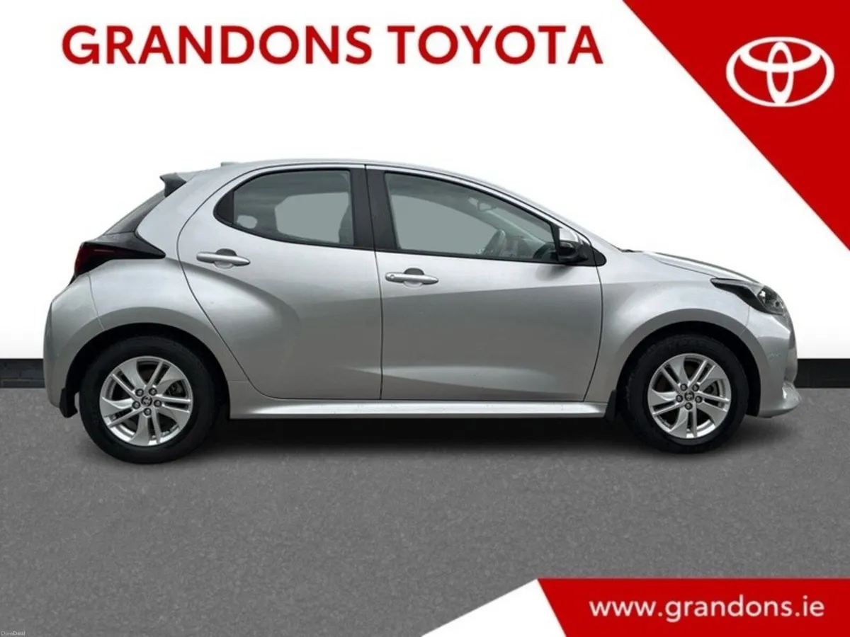 Toyota Yaris HYBRID LUNA - GRANDONS - Image 3