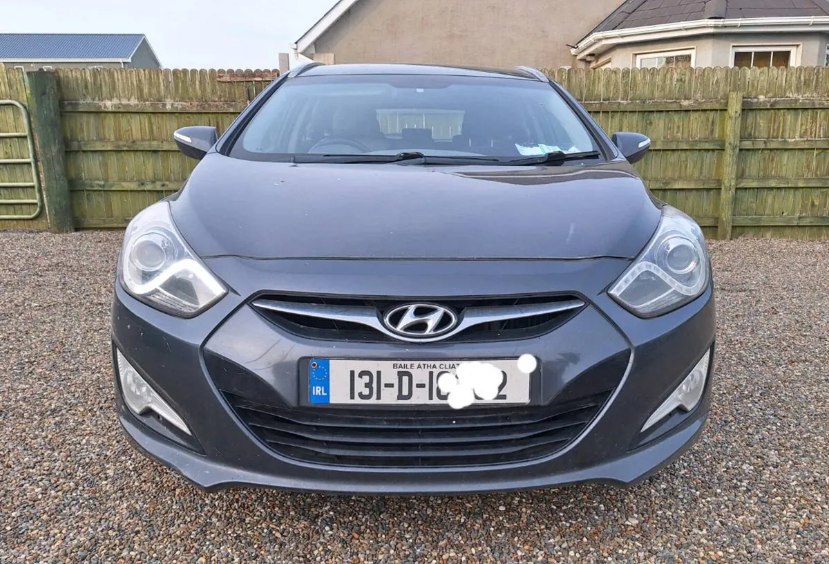 131 HYUNDAI i40 Estate read and look - Image 2