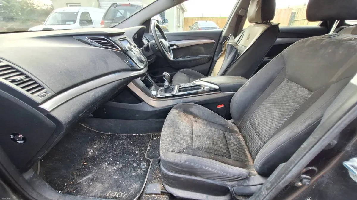 131 HYUNDAI i40 Estate read and look - Image 4
