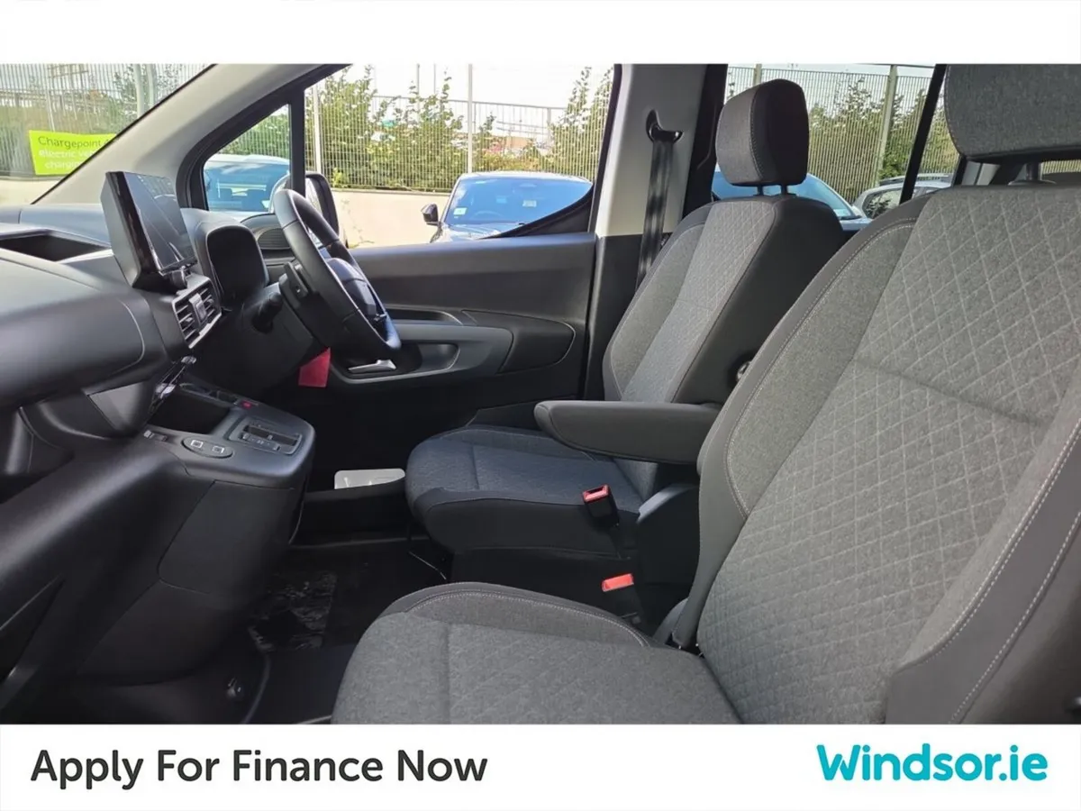 Vauxhall Combo Life Ultimate EV 50kWh * 5 seater* - Image 4
