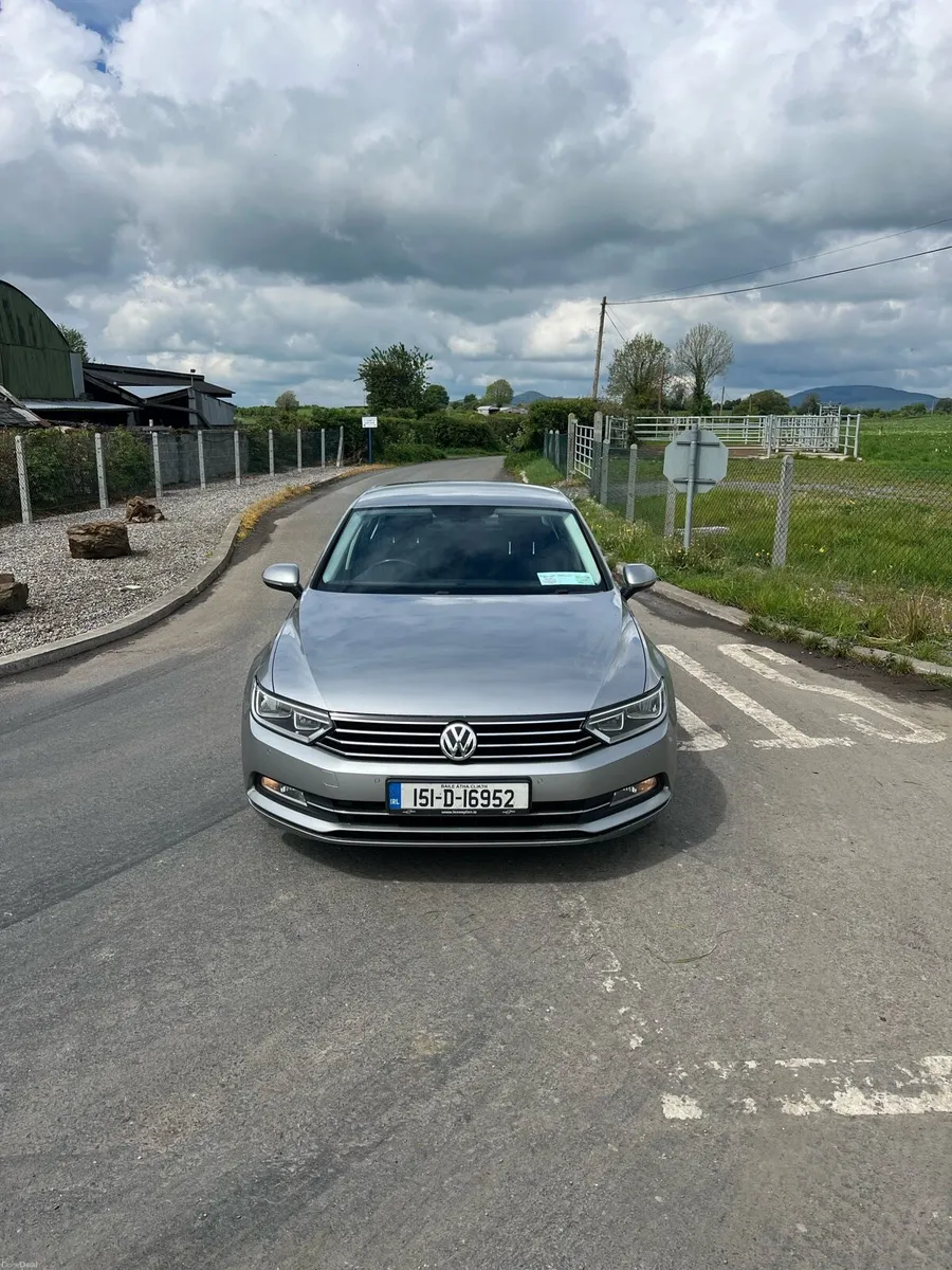 2015 Volkswagen Passat - Image 2
