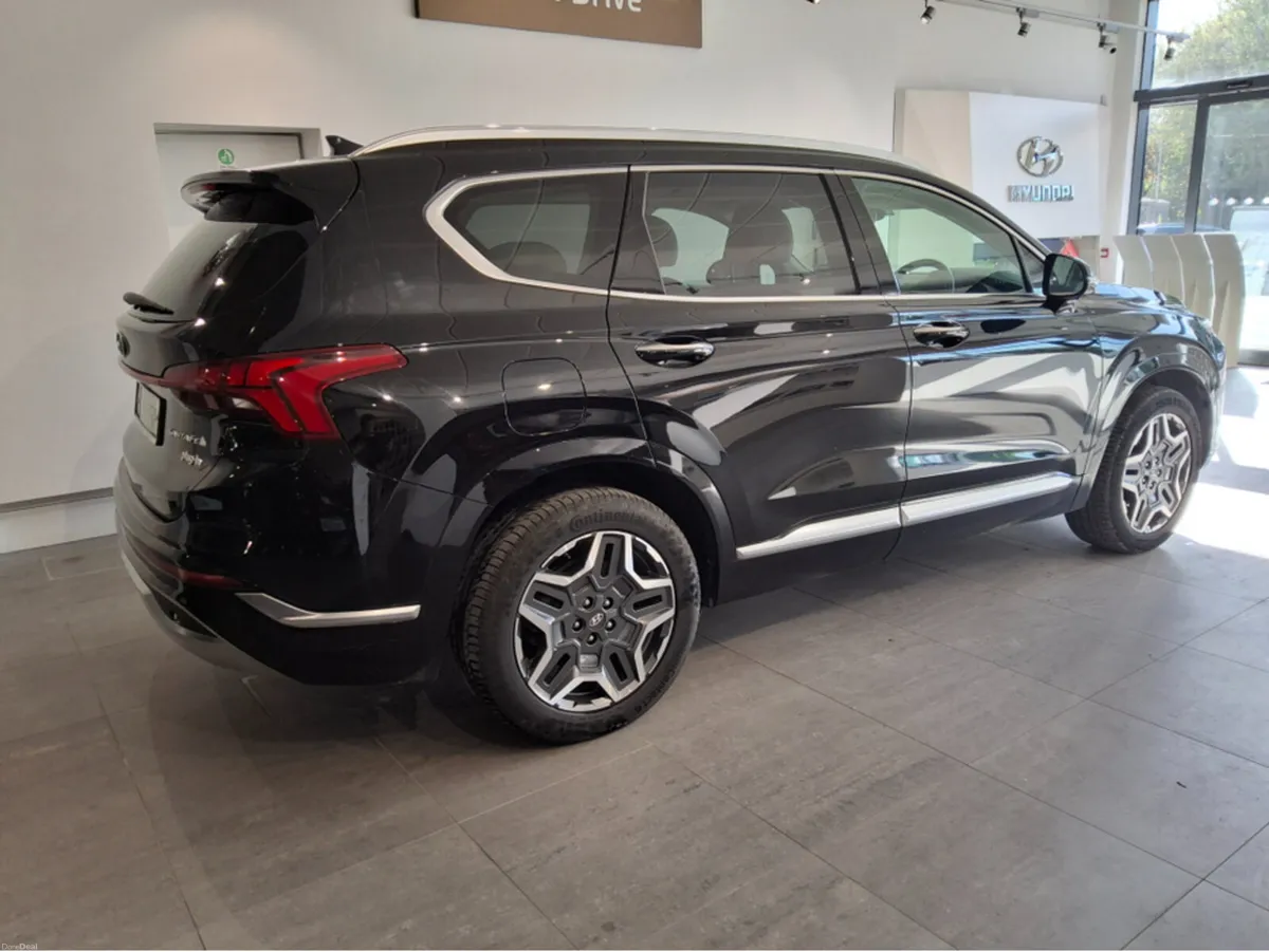 Hyundai Santa Fe EXEXUTIVE 4WD **PLUG IN HYBRID** - Image 3