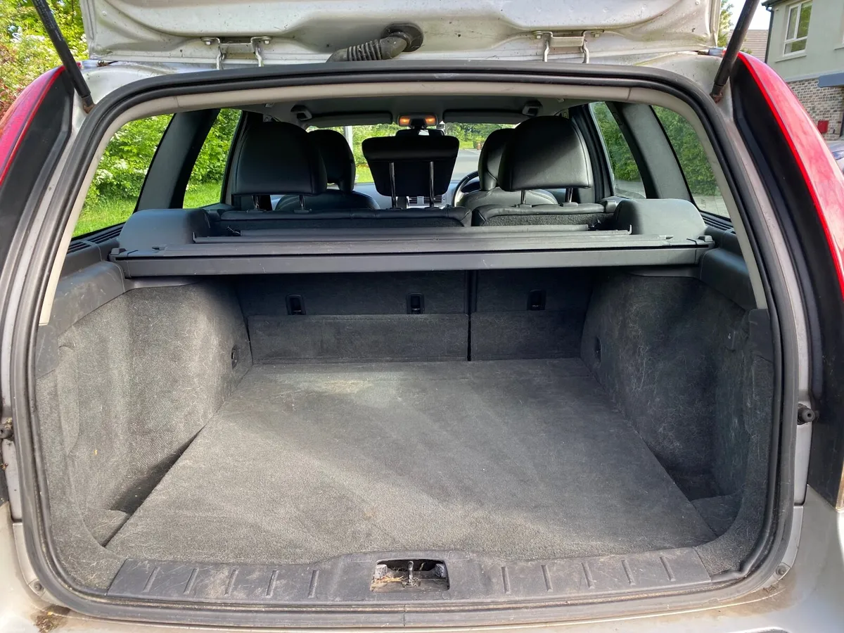 Volvo V50 2012 - Image 2