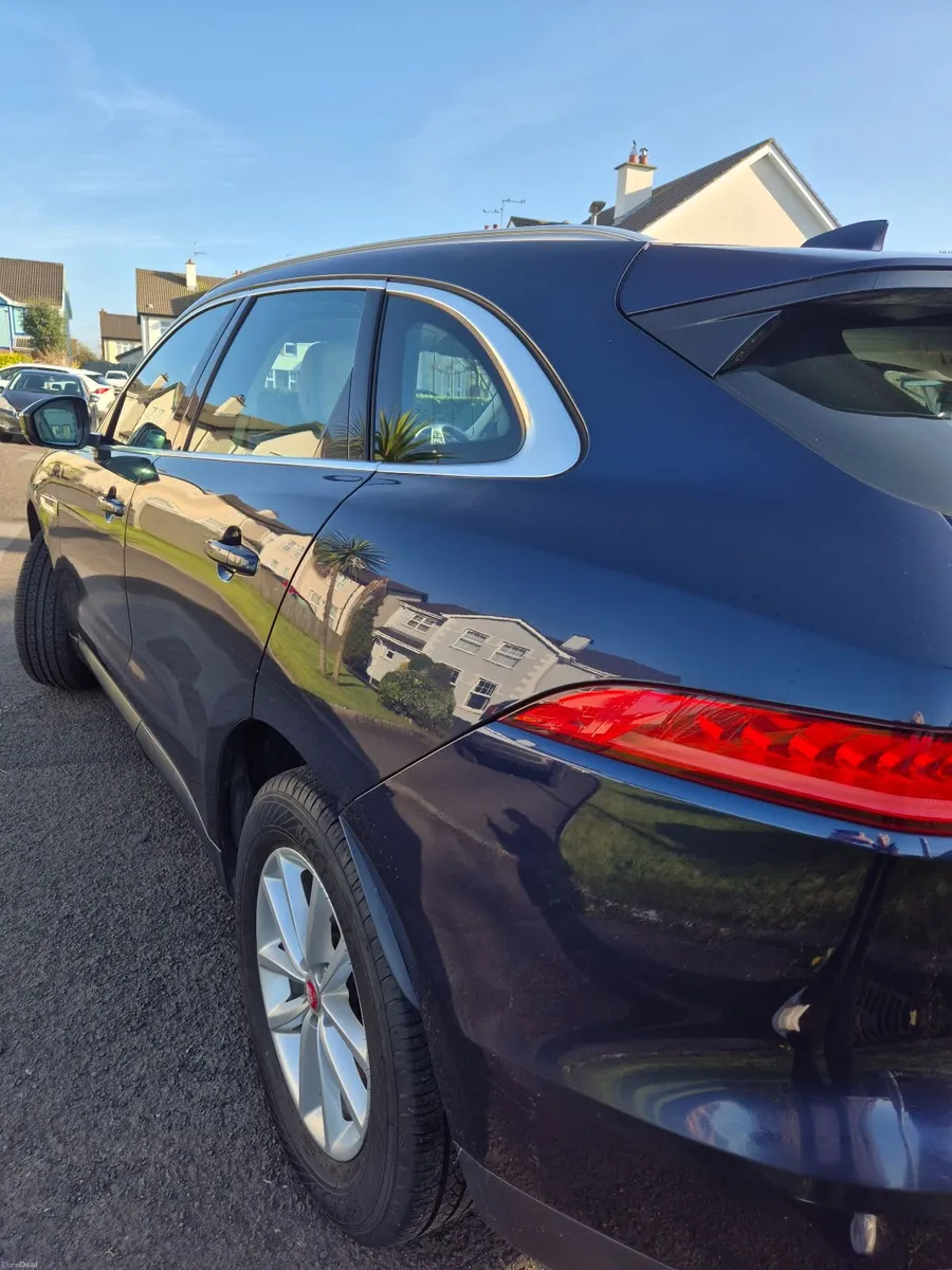 Jaguar F-Pace 2017 - Image 3
