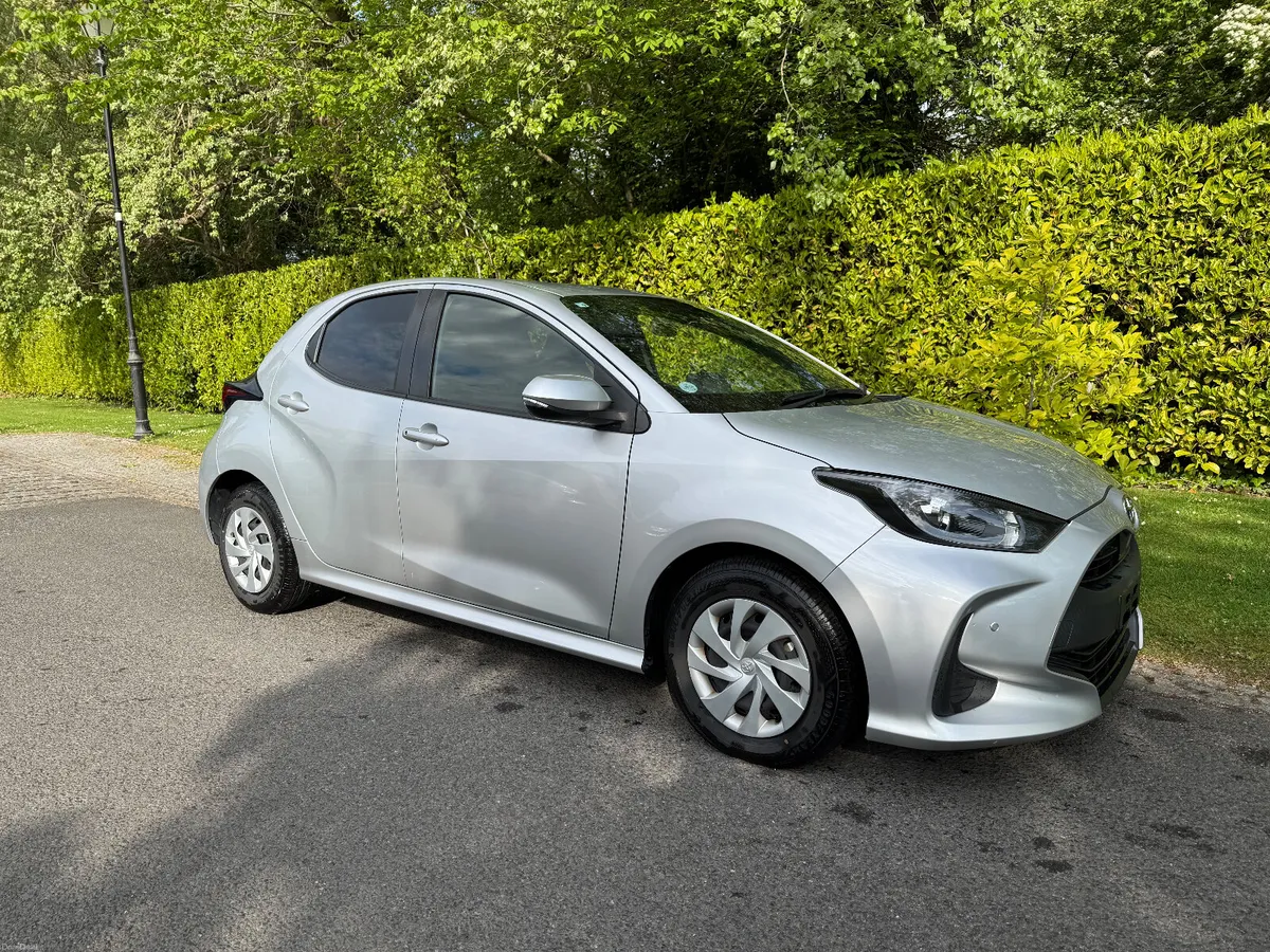 2021 Toyota Yaris Hybrid X  Low Kms €12,950 - Image 3