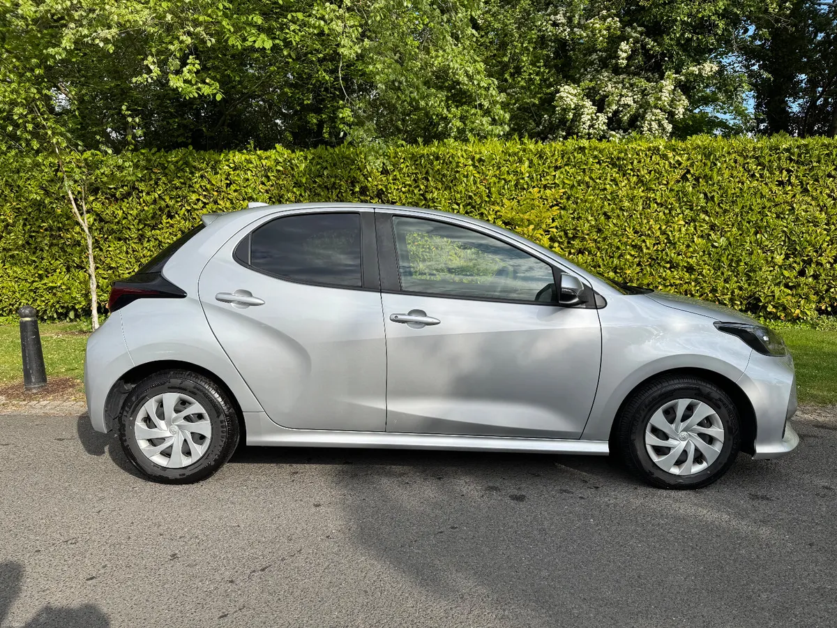 2021 Toyota Yaris Hybrid X  Low Kms €12,950 - Image 4