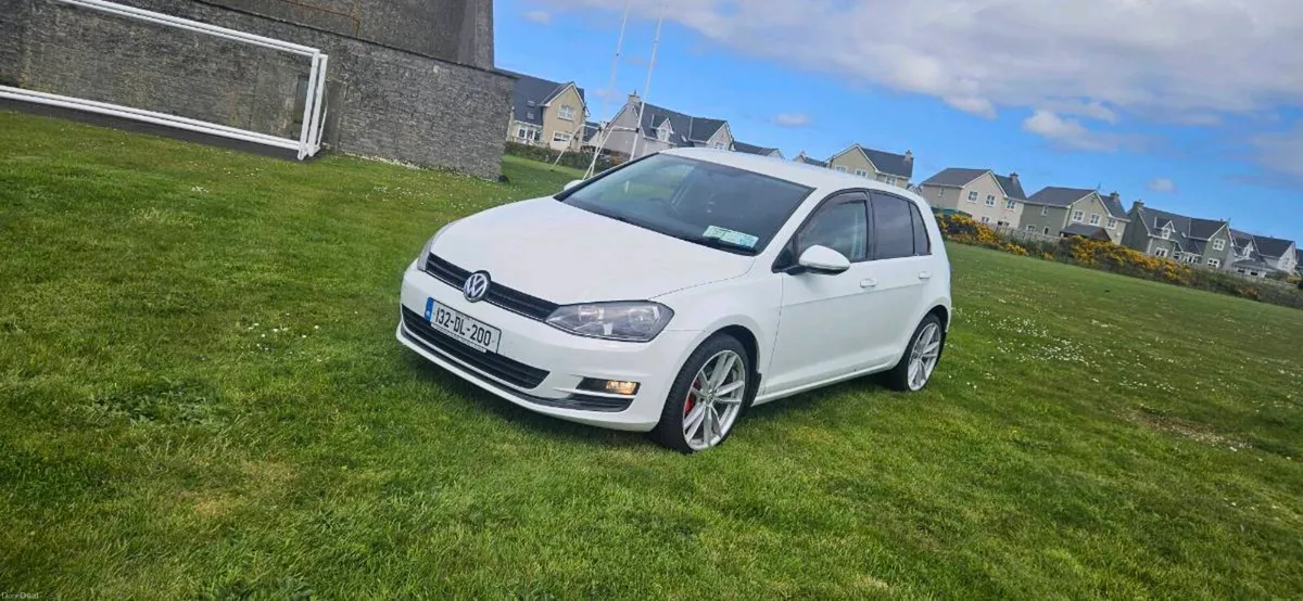 2013 Volkswagen Golf - Image 2