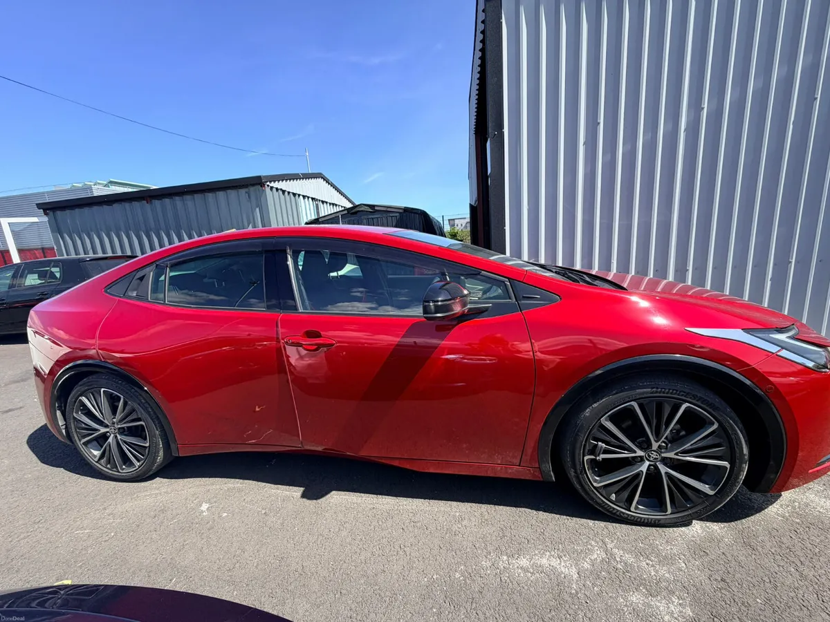 2023 Toyota Prius Z Pack Top Line - Image 5