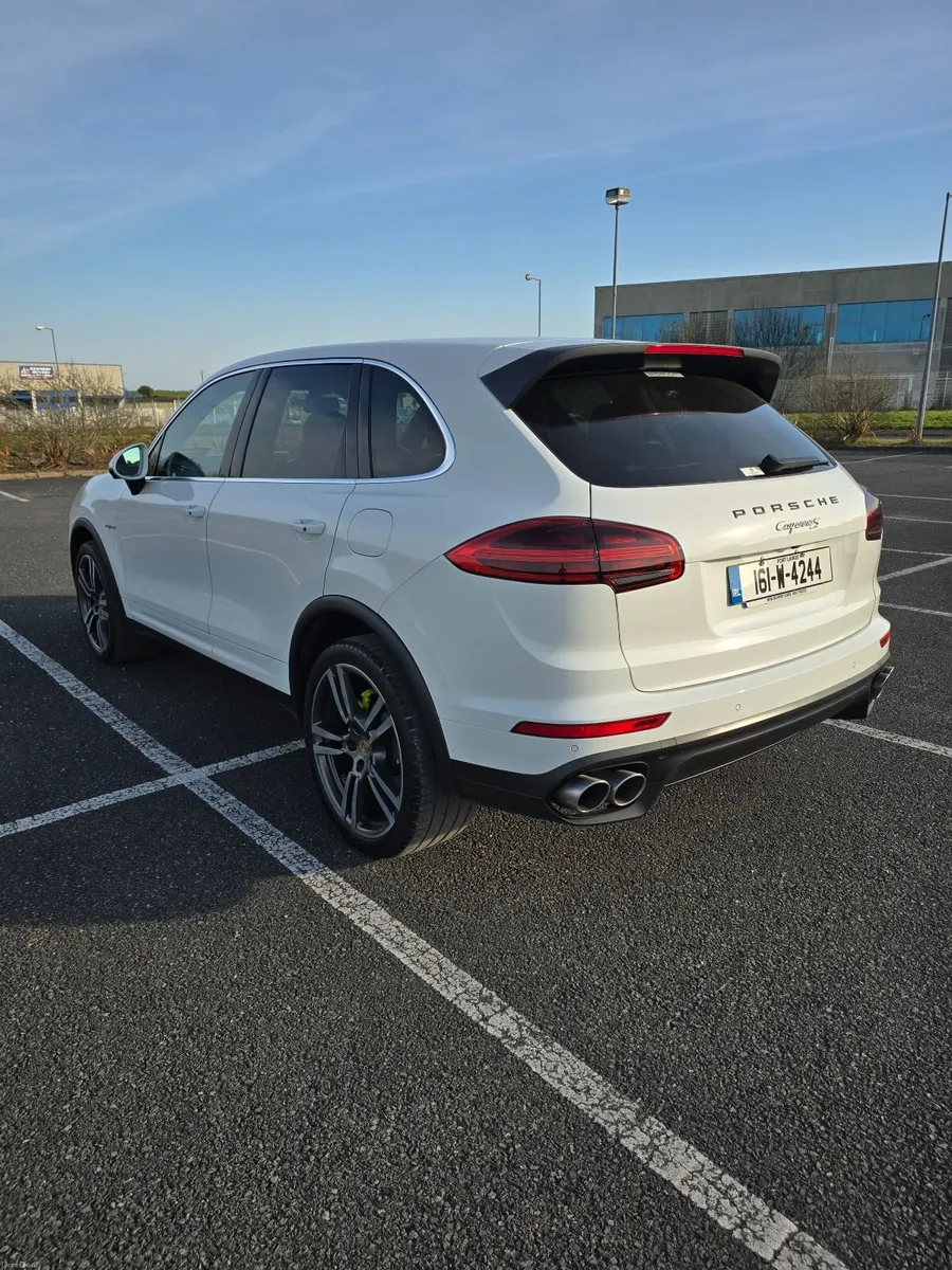 2016 Porsche Cayenne S E-Hybrid - Image 5
