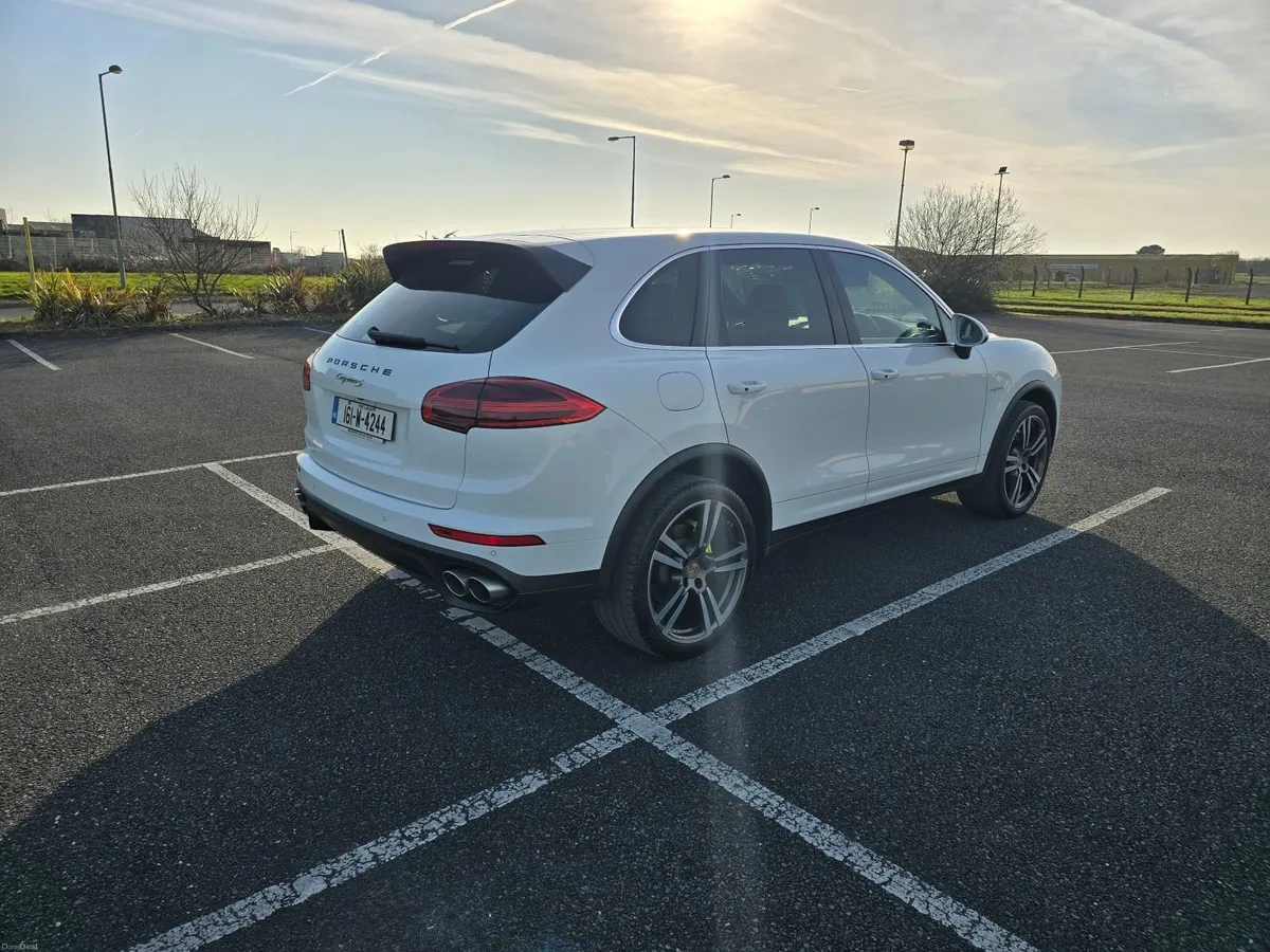 2016 Porsche Cayenne S E-Hybrid - Image 6