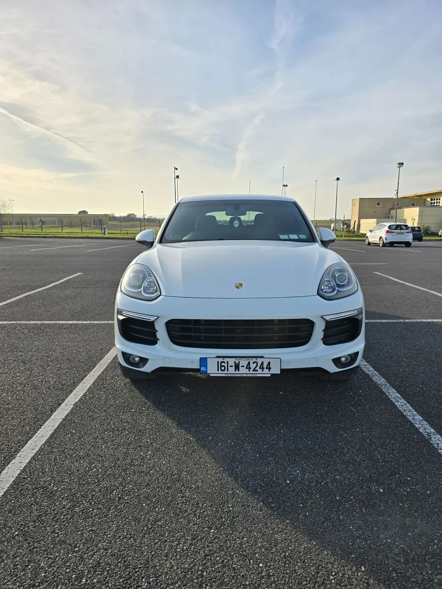 2016 Porsche Cayenne S E-Hybrid - Image 2