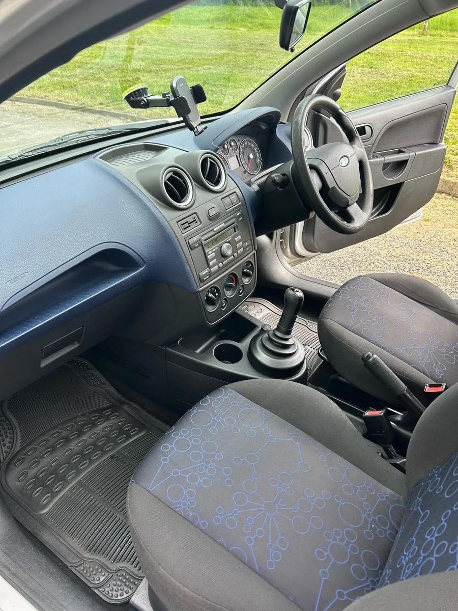 Ford fiesta - Image 4