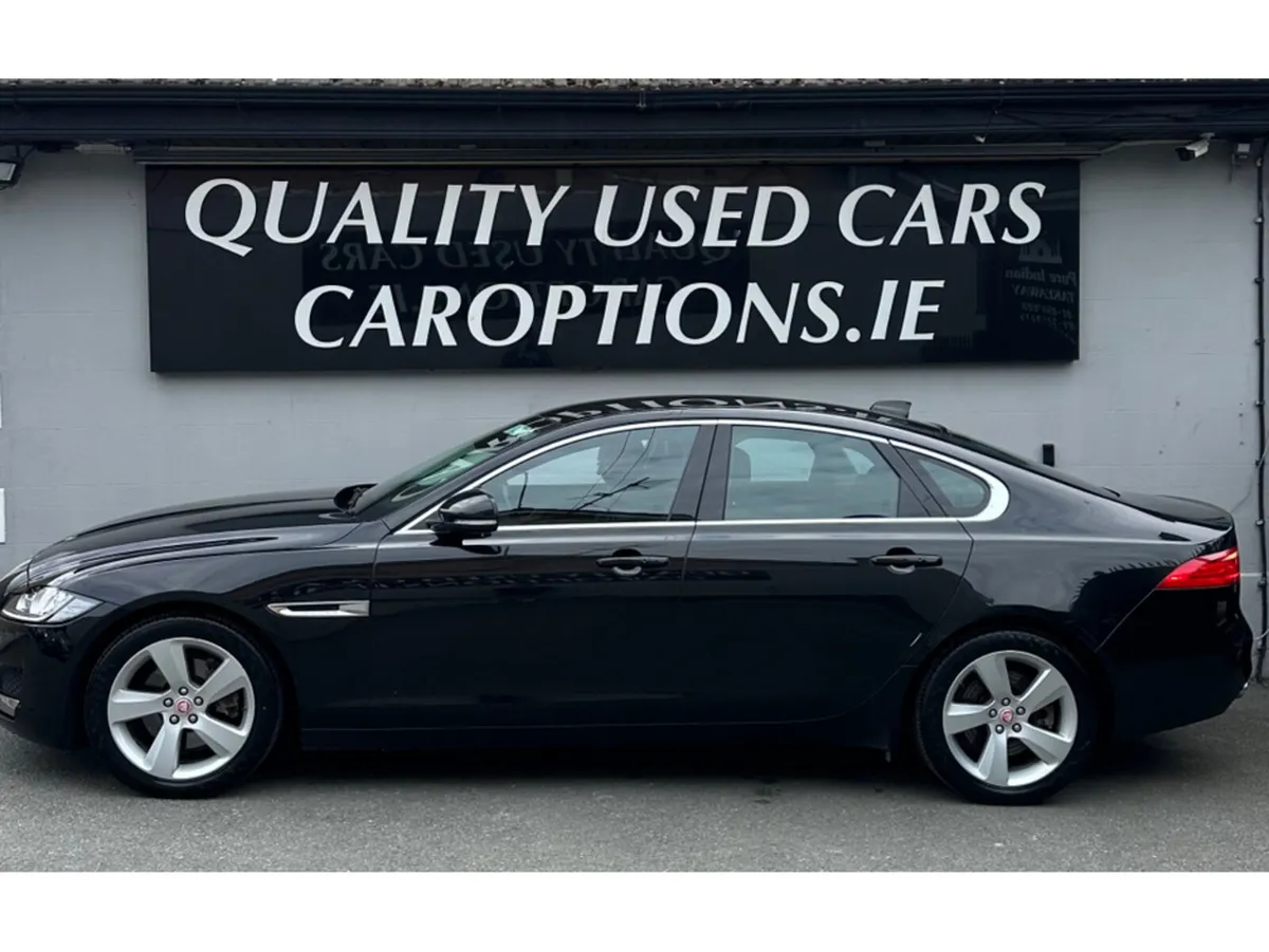 Jaguar XF 2.0 D PORTFOLIO 180PS AUTO 4DR//LOW MILE - Image 2