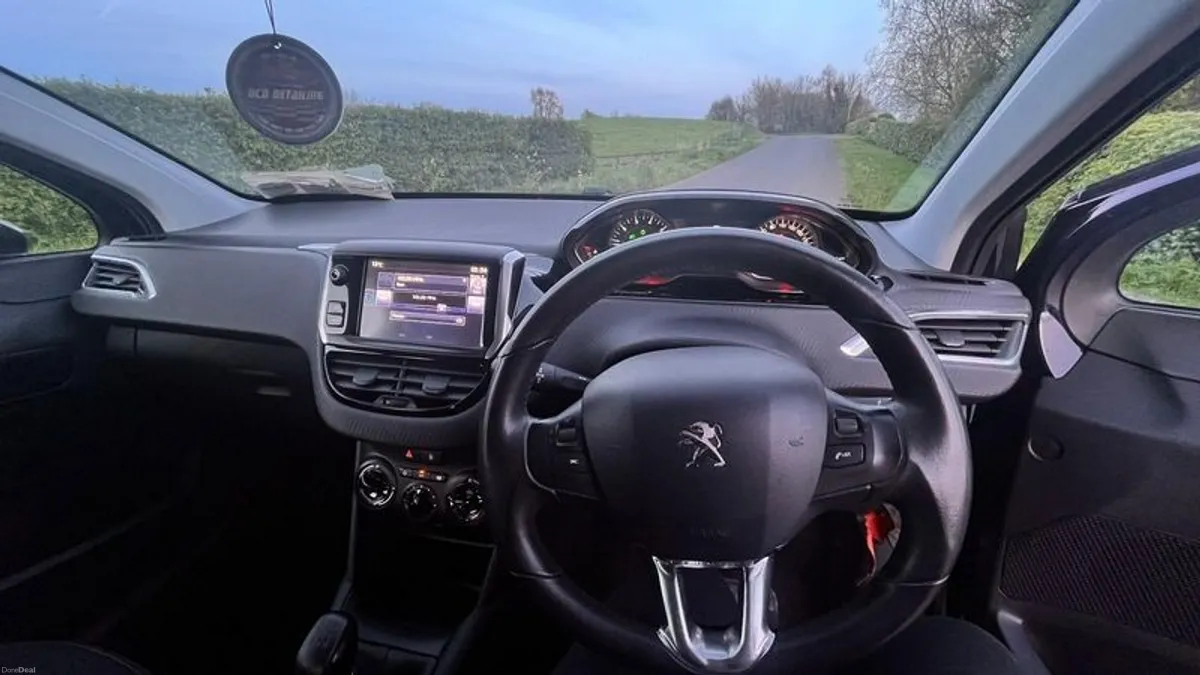 2016 Peugeot 208 - Image 6