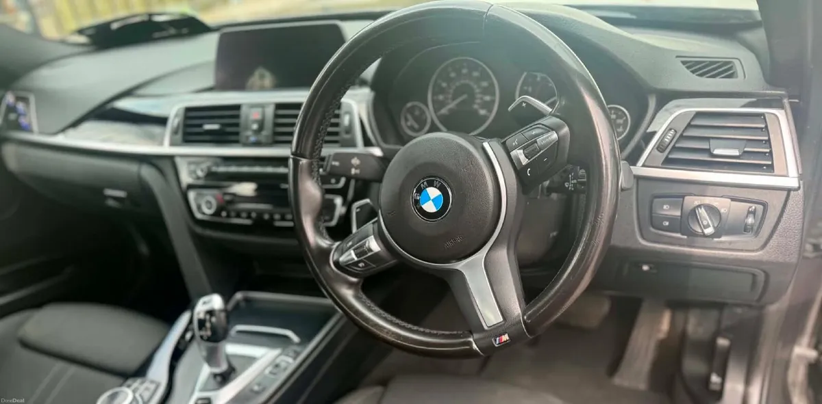 BMW 330e Sport 2018 - Image 2